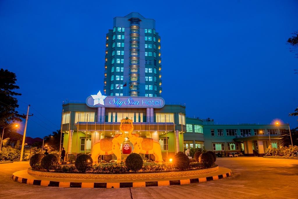 Sky Star Hotel Rangoon Buitenkant foto