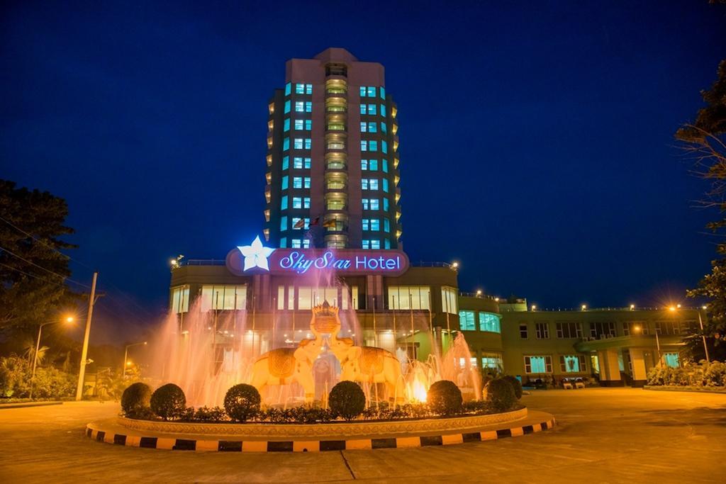 Sky Star Hotel Rangoon Buitenkant foto