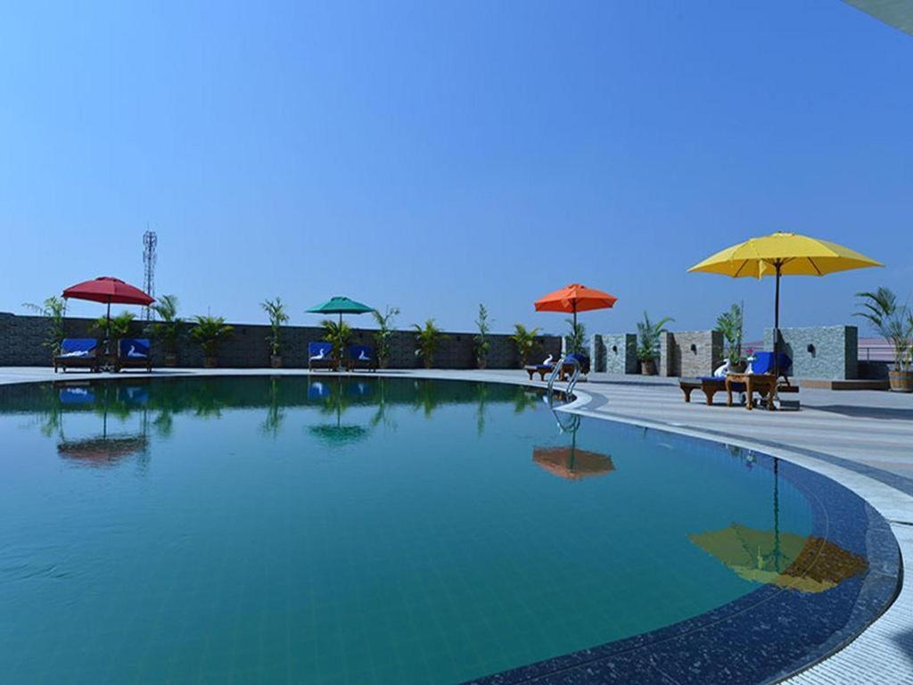Sky Star Hotel Rangoon Buitenkant foto