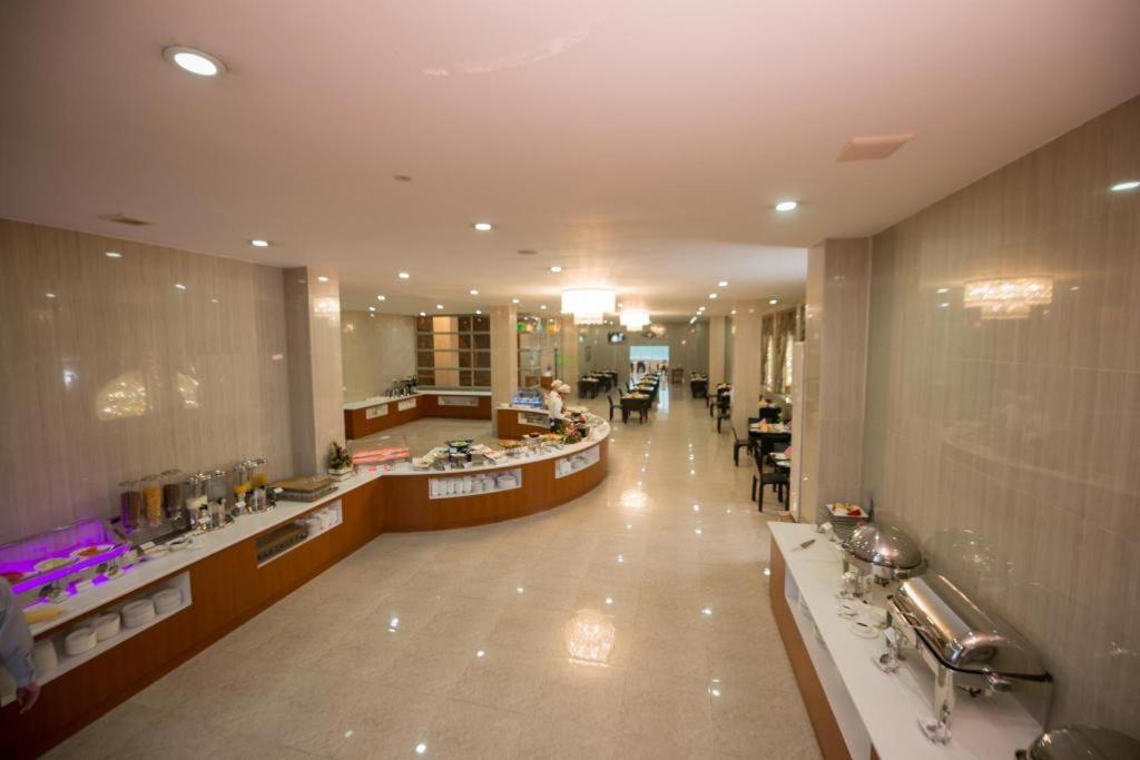 Sky Star Hotel Rangoon Buitenkant foto