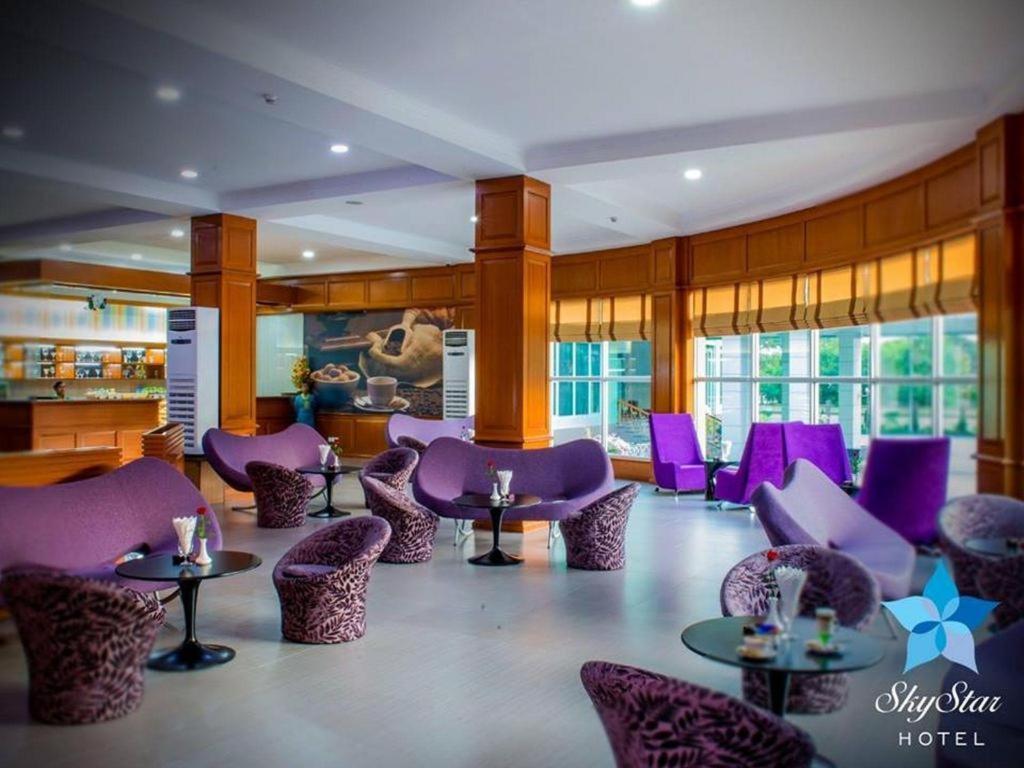 Sky Star Hotel Rangoon Buitenkant foto
