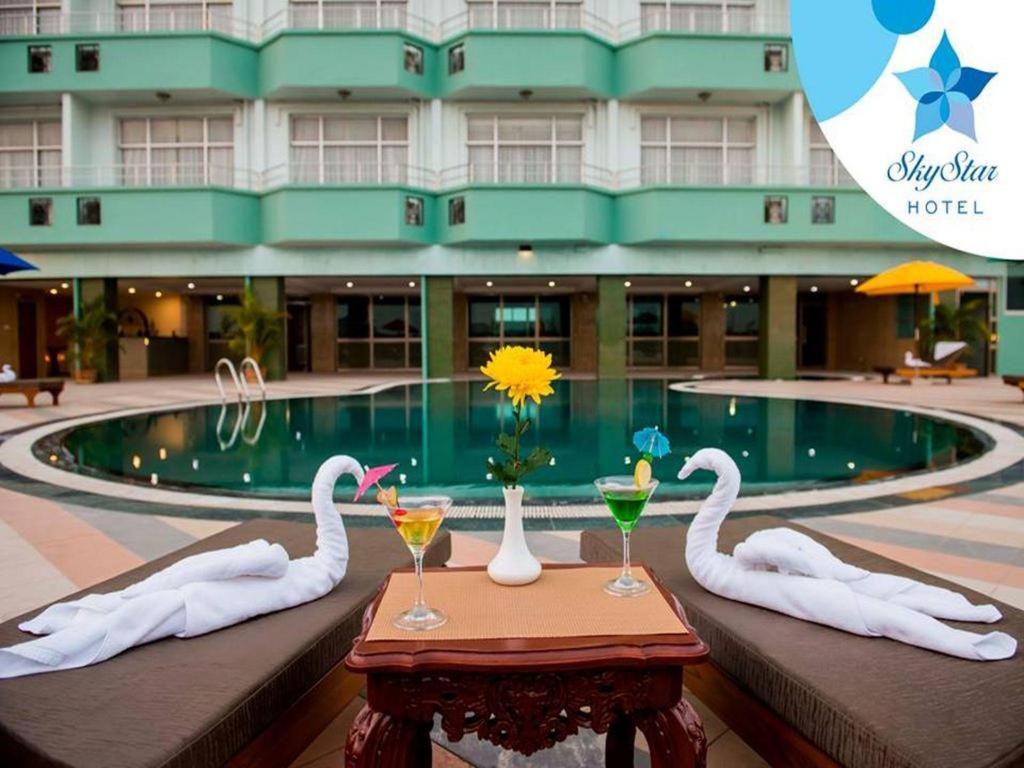 Sky Star Hotel Rangoon Buitenkant foto