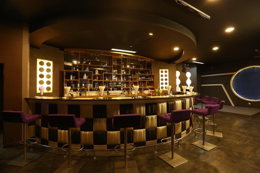 Sky Star Hotel Rangoon Buitenkant foto