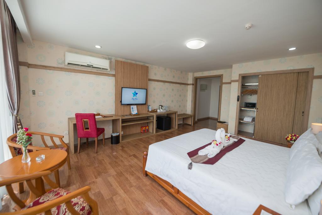 Sky Star Hotel Rangoon Buitenkant foto