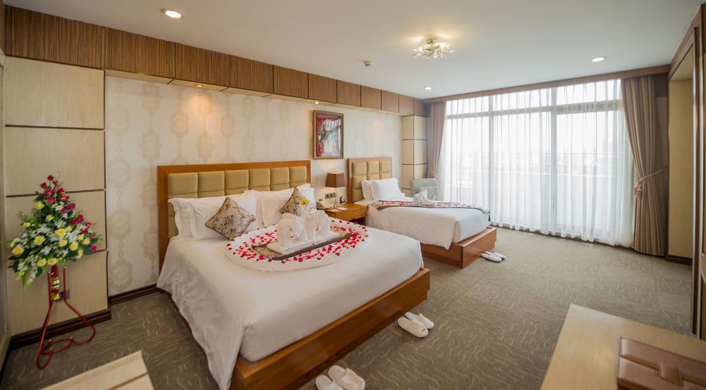 Sky Star Hotel Rangoon Buitenkant foto