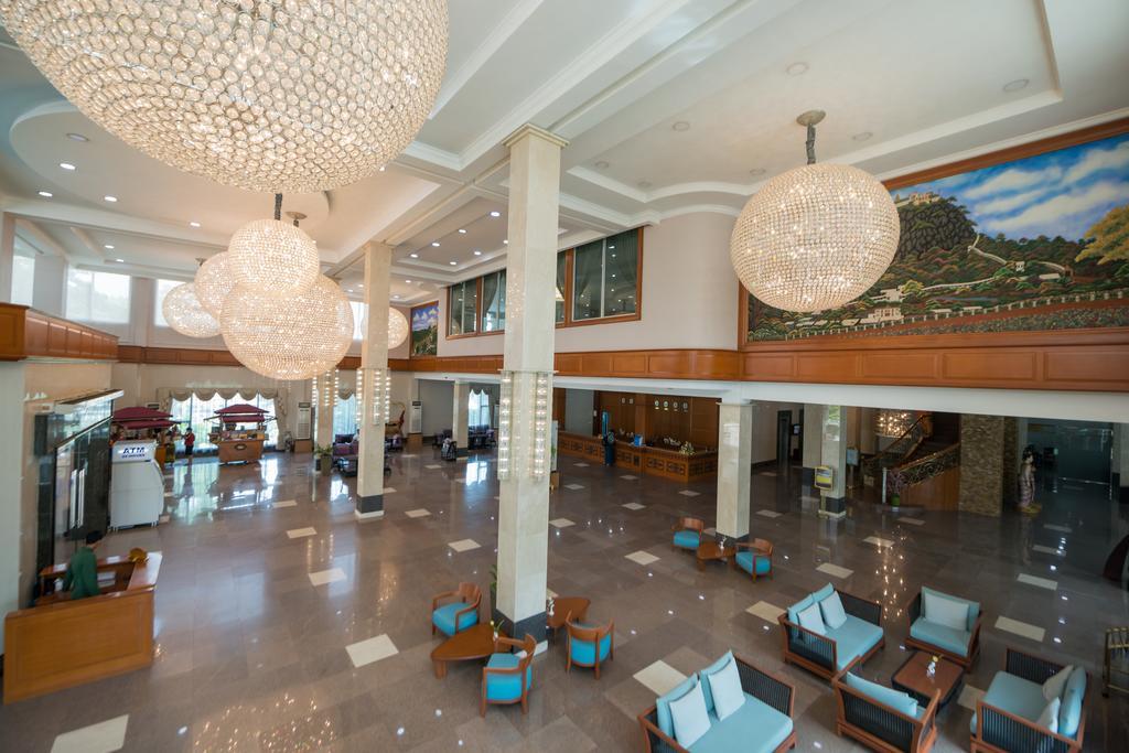 Sky Star Hotel Rangoon Buitenkant foto